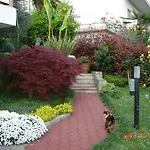 Sunny Garden Daire *
